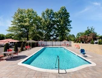 Hotel Days By Wyndham Woodbury Long Island 2*