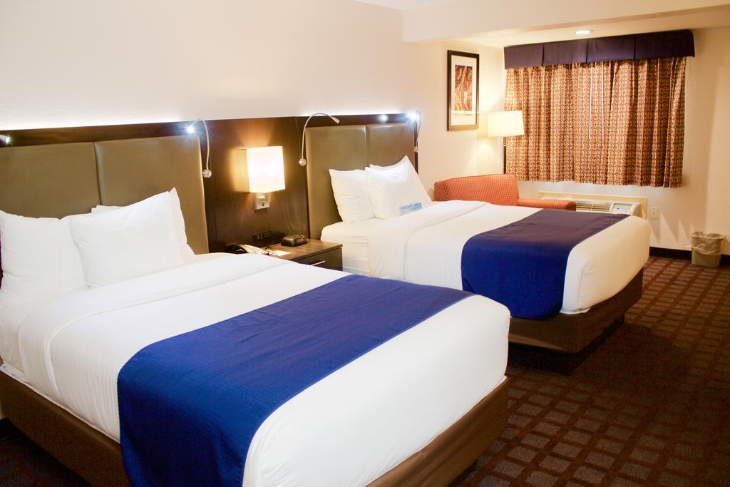 Days By Wyndham Woodbury Long Island 2*