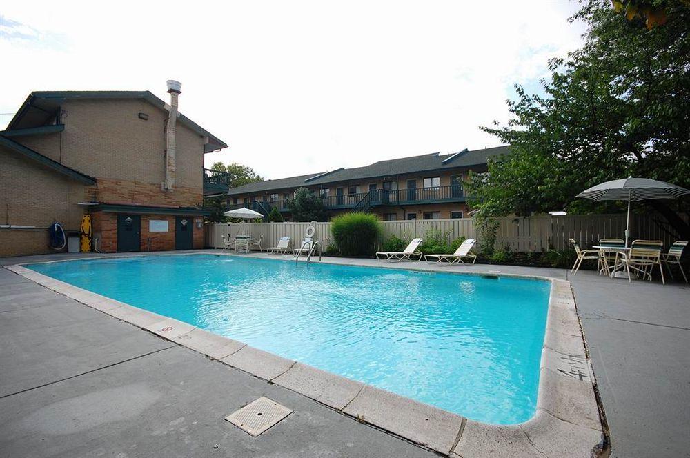 Days By Wyndham Woodbury Long Island Hotel