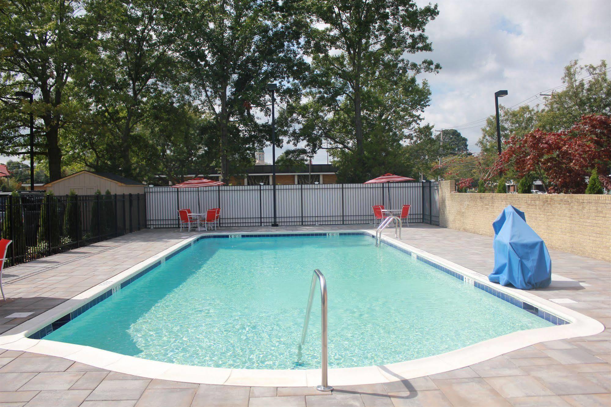 Days By Wyndham Woodbury Long Island 2*