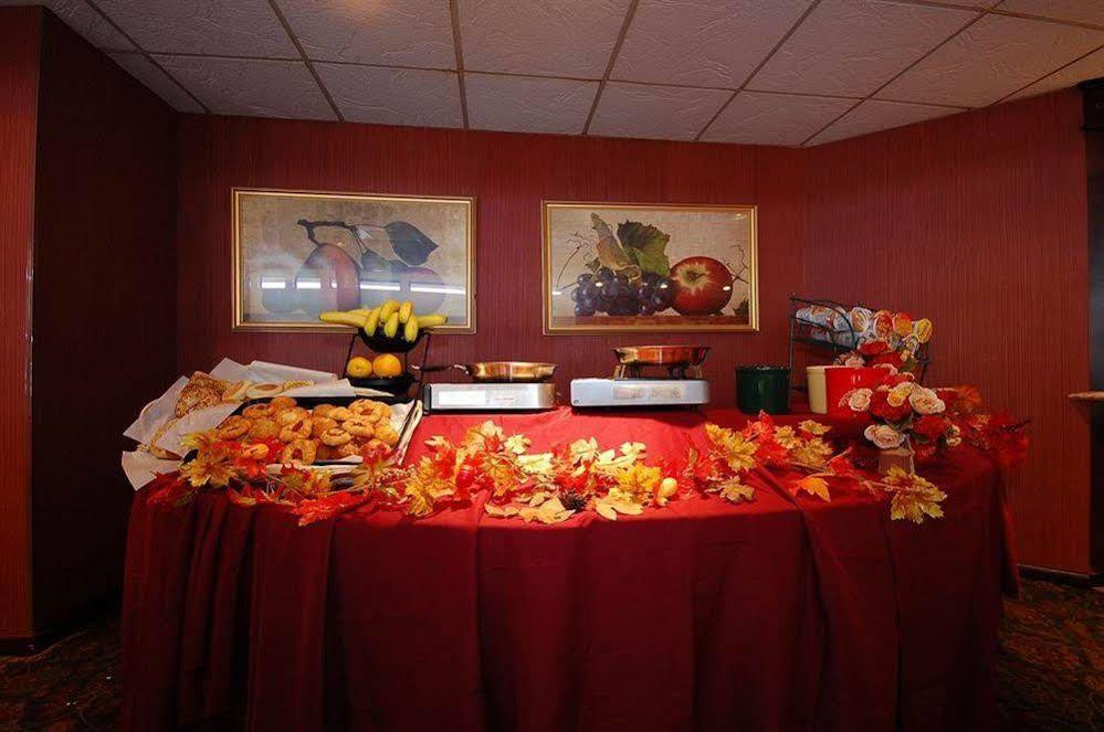 Hotel Days By Wyndham Woodbury Long Island 2*